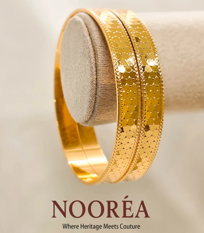 Mehrin Minimal Gold Bangle