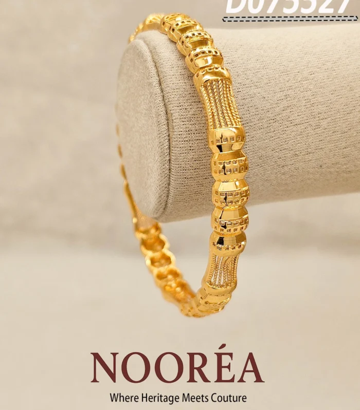 Classic Crest Bangle