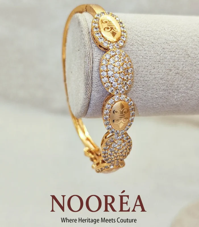 Vintage Medallion Luxe