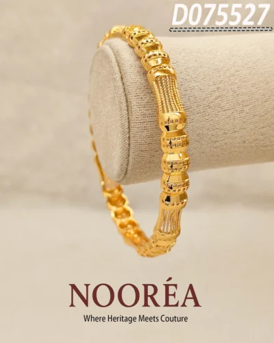 Classic Crest Bangle